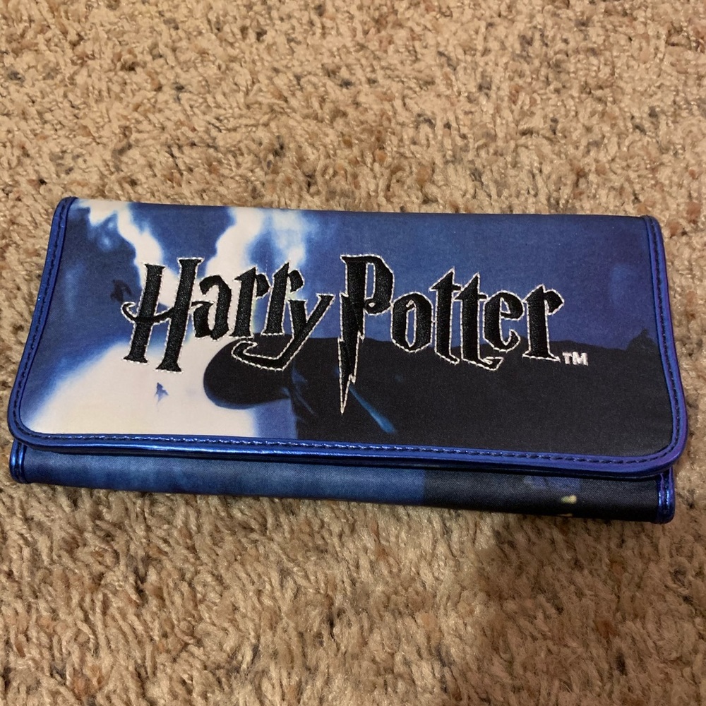 NWOT Harry Potter Hogwarts wallet